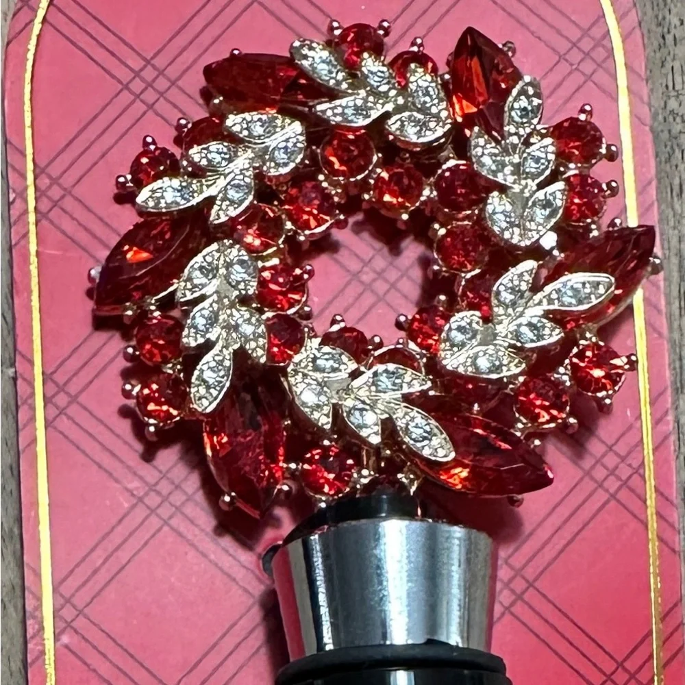 The Bar Shop Ciroa Christmas Wreath Rhinestone Bottle Stopper Clear Gold Red